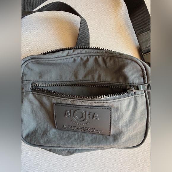 ALOHA Collection Black Keep it Light Hip Pack - Picture 2 of 9